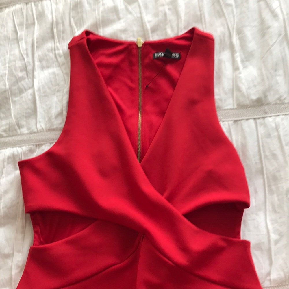 Beautiful slimming red side cut dress!